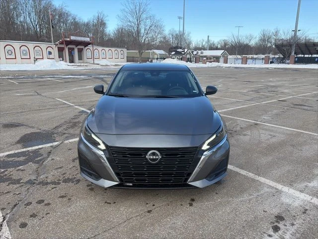 2024 Nissan Altima view 2