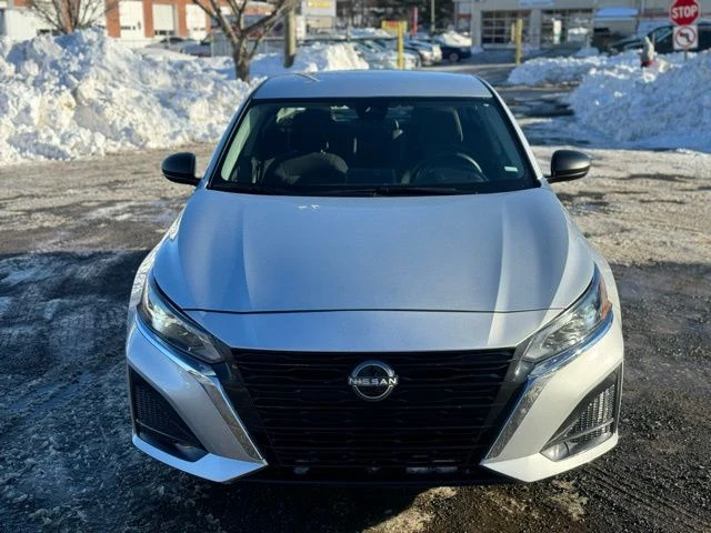 2024 Nissan Altima view 2