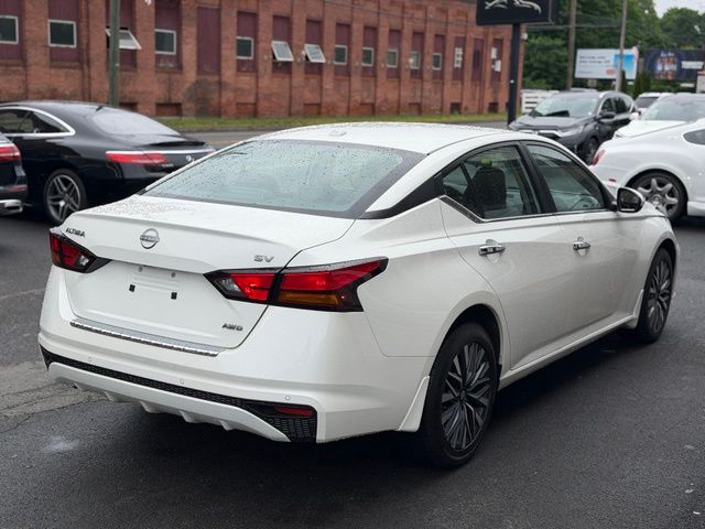 2023 Nissan Altima view 5