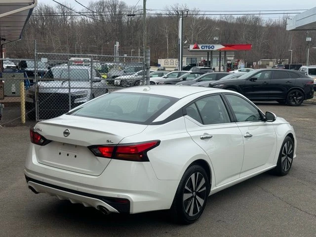 2020 Nissan Altima view 5