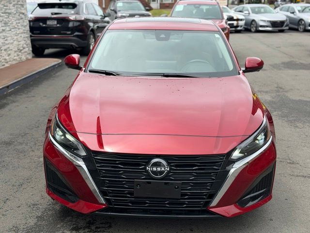 2023 Nissan Altima view 2