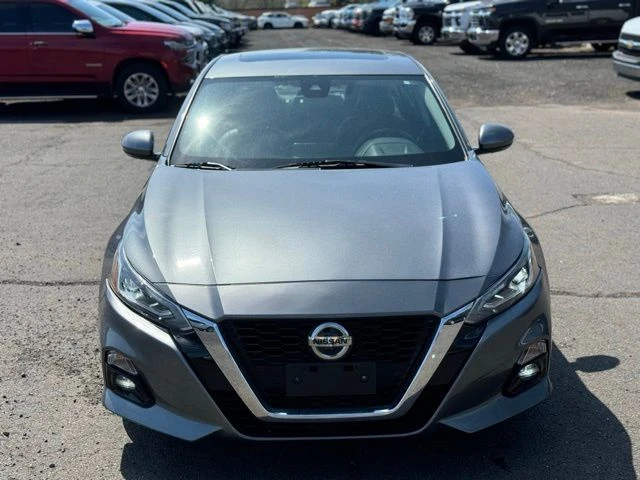 2019 Nissan Altima view 2