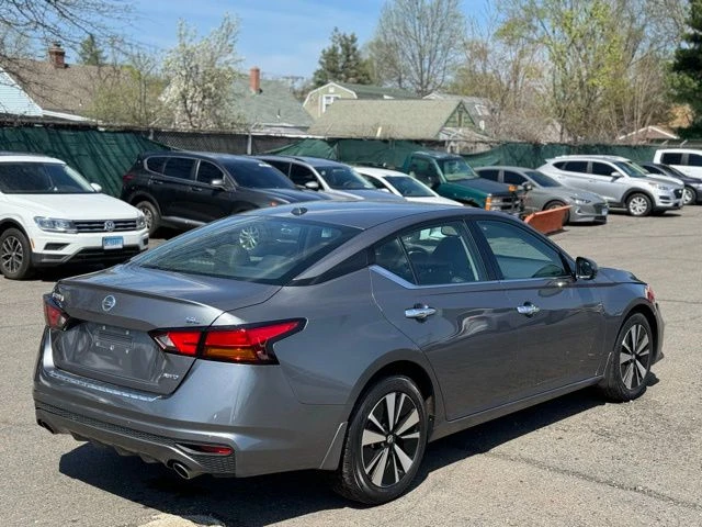 2019 Nissan Altima view 5