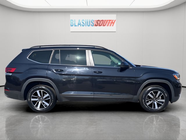 2023 Volkswagen Atlas view 2