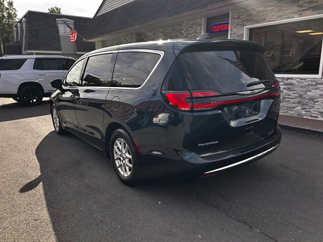 2023 Chrysler Pacifica view 5