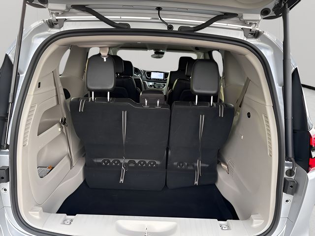 2024 Chrysler Pacifica Touring L - Photo 13
