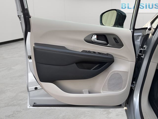 2024 Chrysler Pacifica Touring L - Photo 14