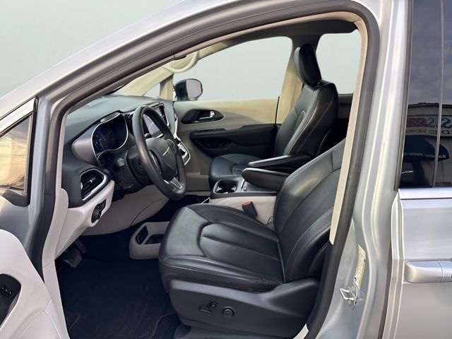 2024 Chrysler Pacifica Touring L - Photo 16