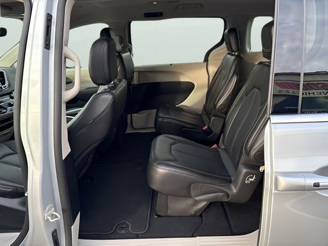 2024 Chrysler Pacifica Touring L - Photo 17