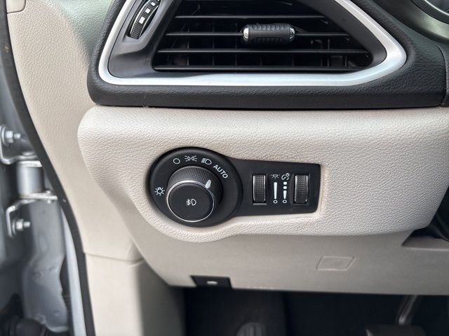 2024 Chrysler Pacifica Touring L - Photo 21