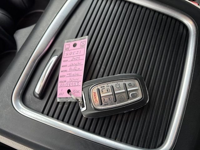 2024 Chrysler Pacifica Touring L - Photo 27