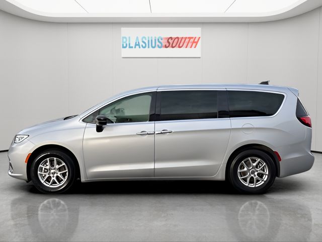 2024 Chrysler Pacifica Touring L - Photo 6