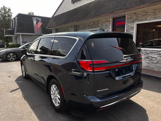 2025 Chrysler Pacifica view 4