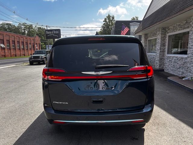 2025 Chrysler Pacifica view 5