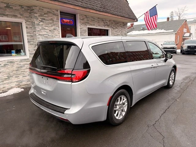 2024 Chrysler Pacifica view 5