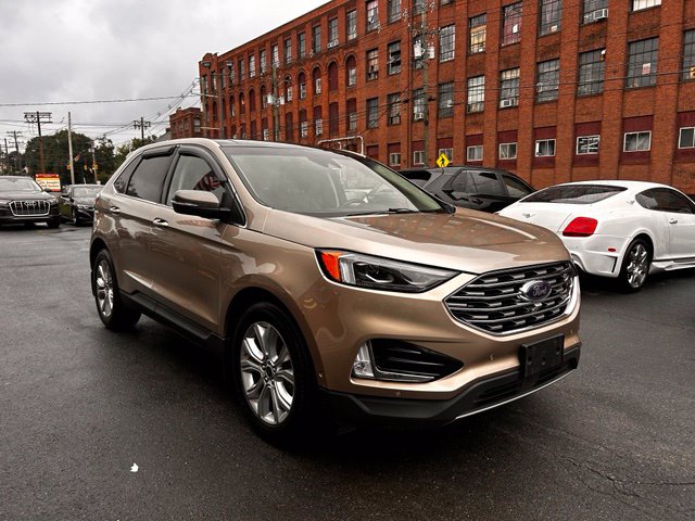 2020 Ford Edge view 3
