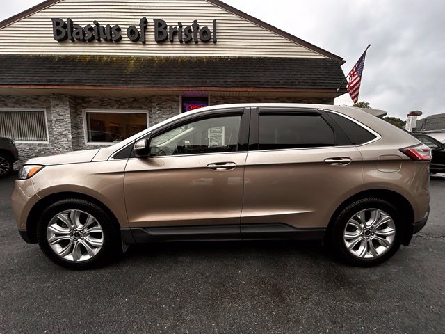 2020 Ford Edge view 4