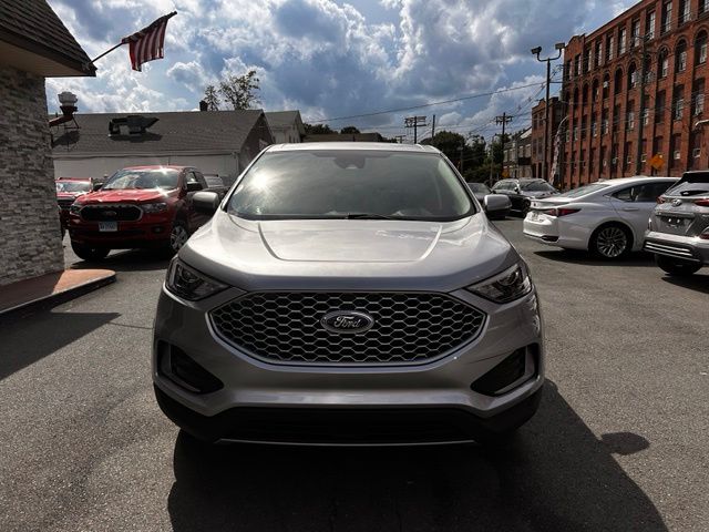 2024 Ford Edge view 2