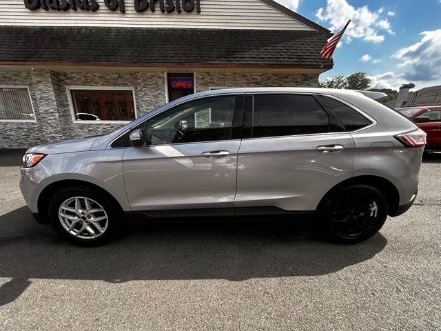 2024 Ford Edge view 4