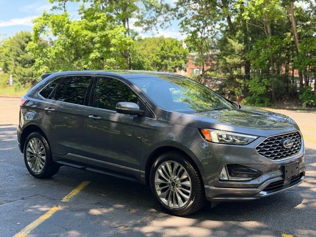 2022 Ford Edge view 3