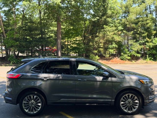 2022 Ford Edge view 4