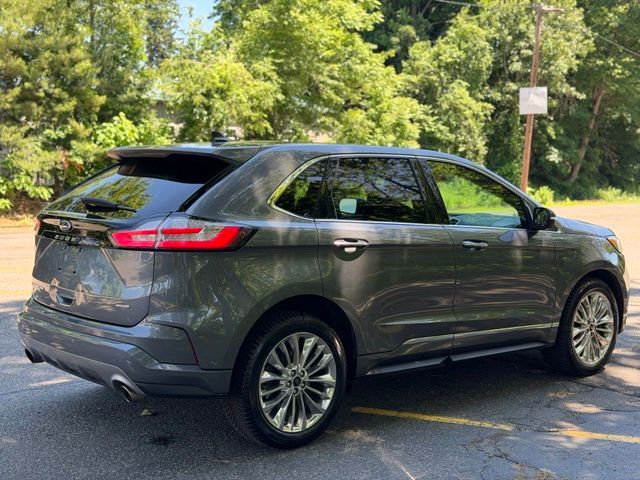 2022 Ford Edge view 5