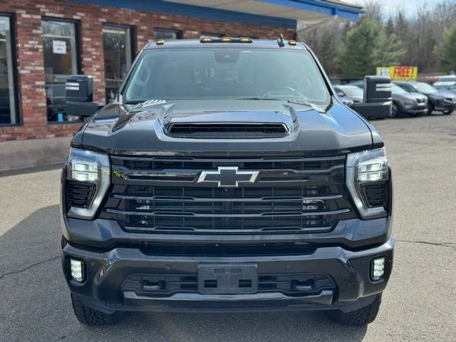 2024 Chevrolet Silverado 2500HD view 2
