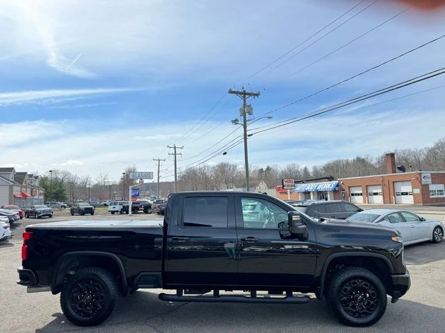 2024 Chevrolet Silverado 2500HD view 4