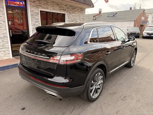 2021 Lincoln Nautilus view 5