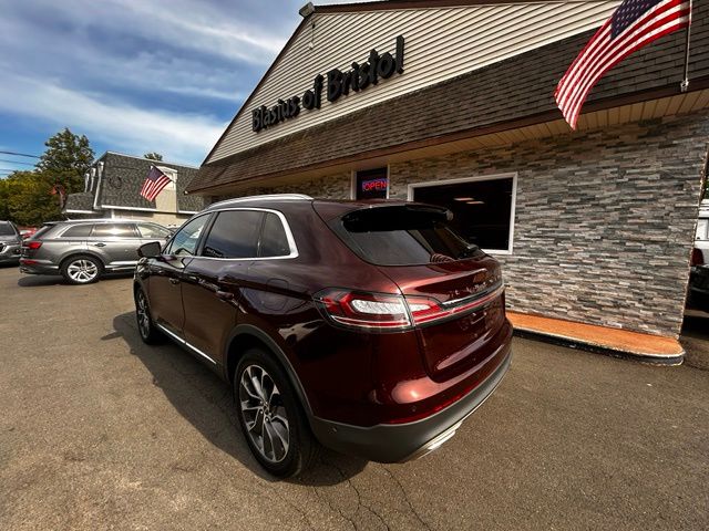 2022 Lincoln Nautilus view 5