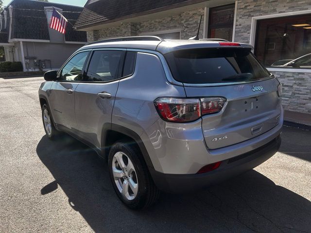 2018 Jeep Compass view 5