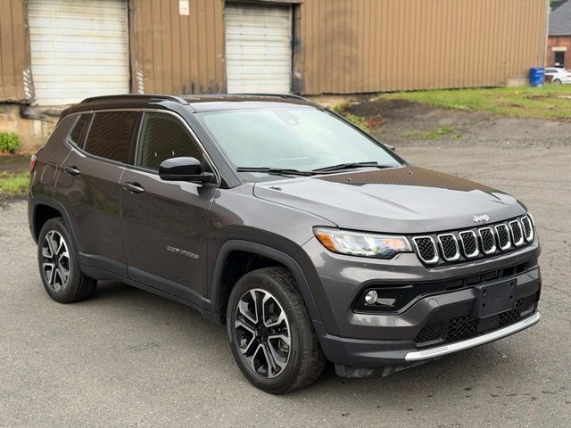 2023 Jeep Compass view 3