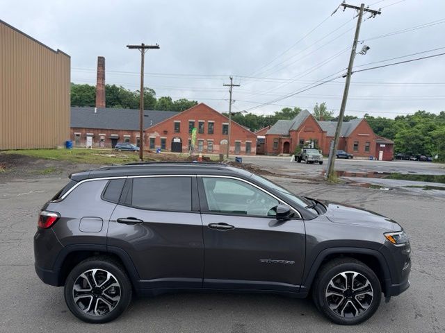 2023 Jeep Compass view 4