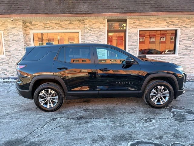 2025 Chevrolet Equinox view 4