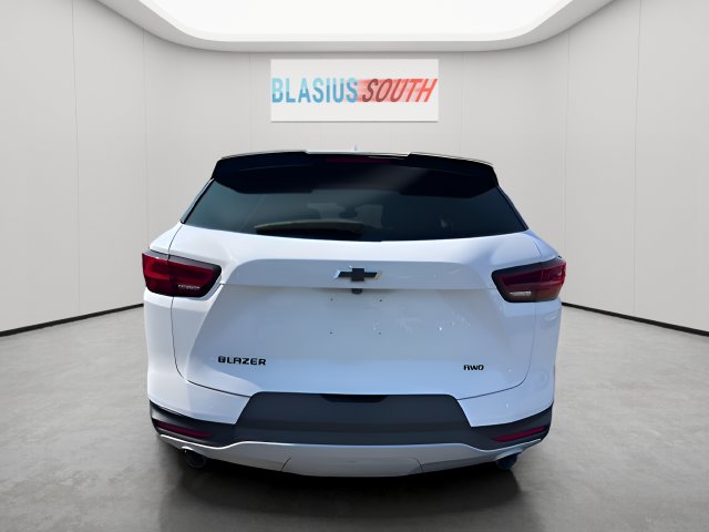 2025 Chevrolet Blazer view 4