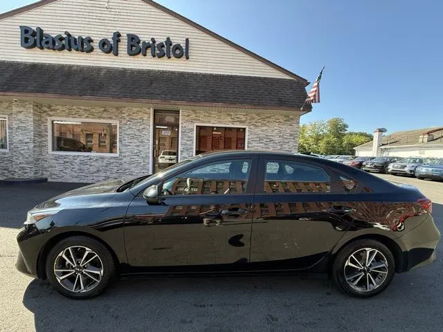 2023 Kia Forte view 4