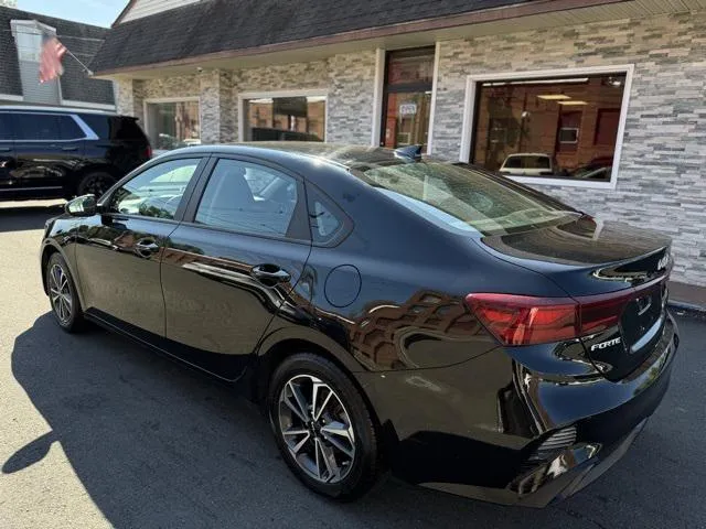 2023 Kia Forte view 5