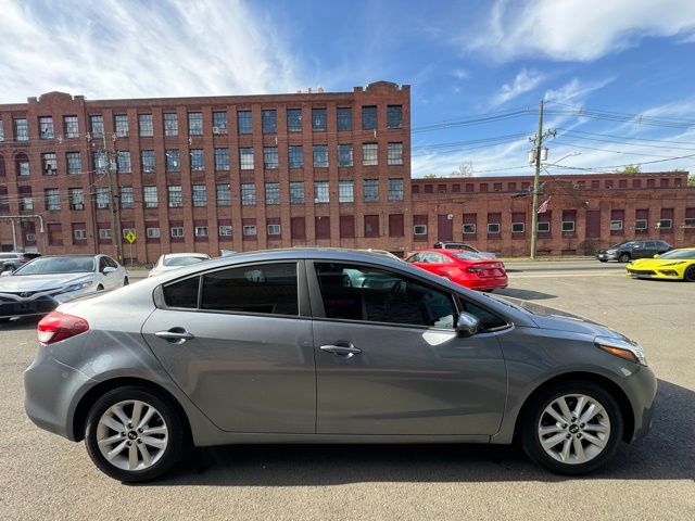2017 Kia Forte view 4