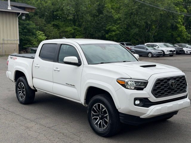 2021 Toyota Tacoma view 3