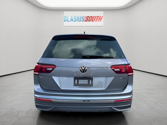 2022 Volkswagen Tiguan view 5