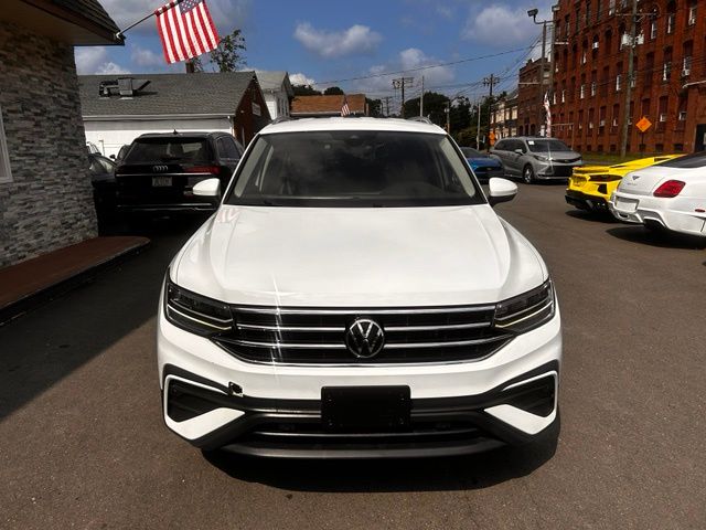 2024 Volkswagen Tiguan view 2