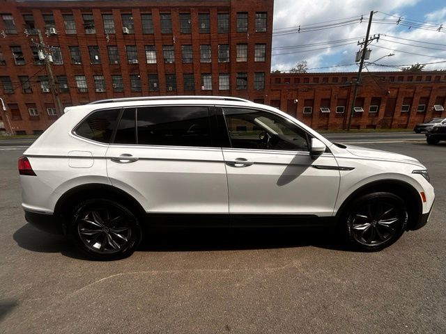 2024 Volkswagen Tiguan view 4