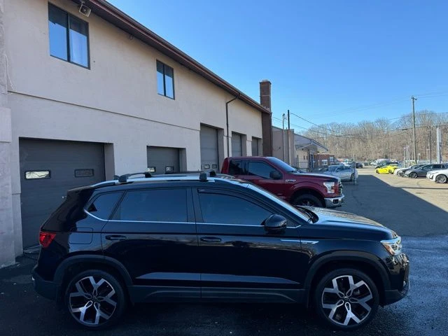 2022 Volkswagen Taos view 4