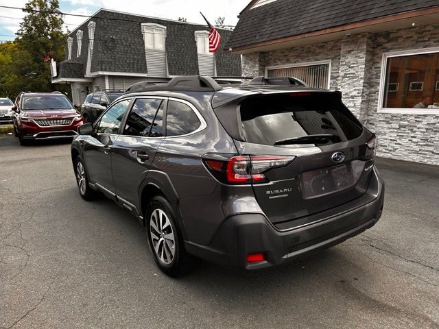 2024 Subaru Outback view 4