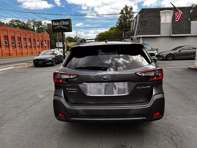 2024 Subaru Outback view 5