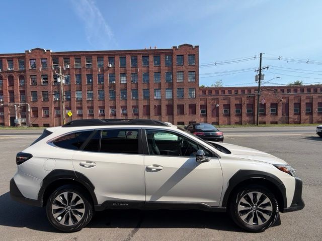 2024 Subaru Outback view 4