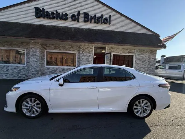 2023 Toyota Camry view 4