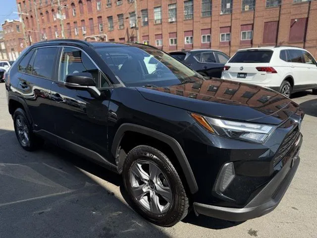 2022 Toyota RAV4 Hybrid view 3