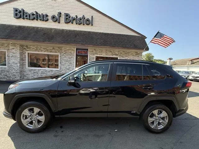 2022 Toyota RAV4 Hybrid view 4