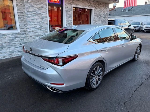 2019 Lexus ES view 5
